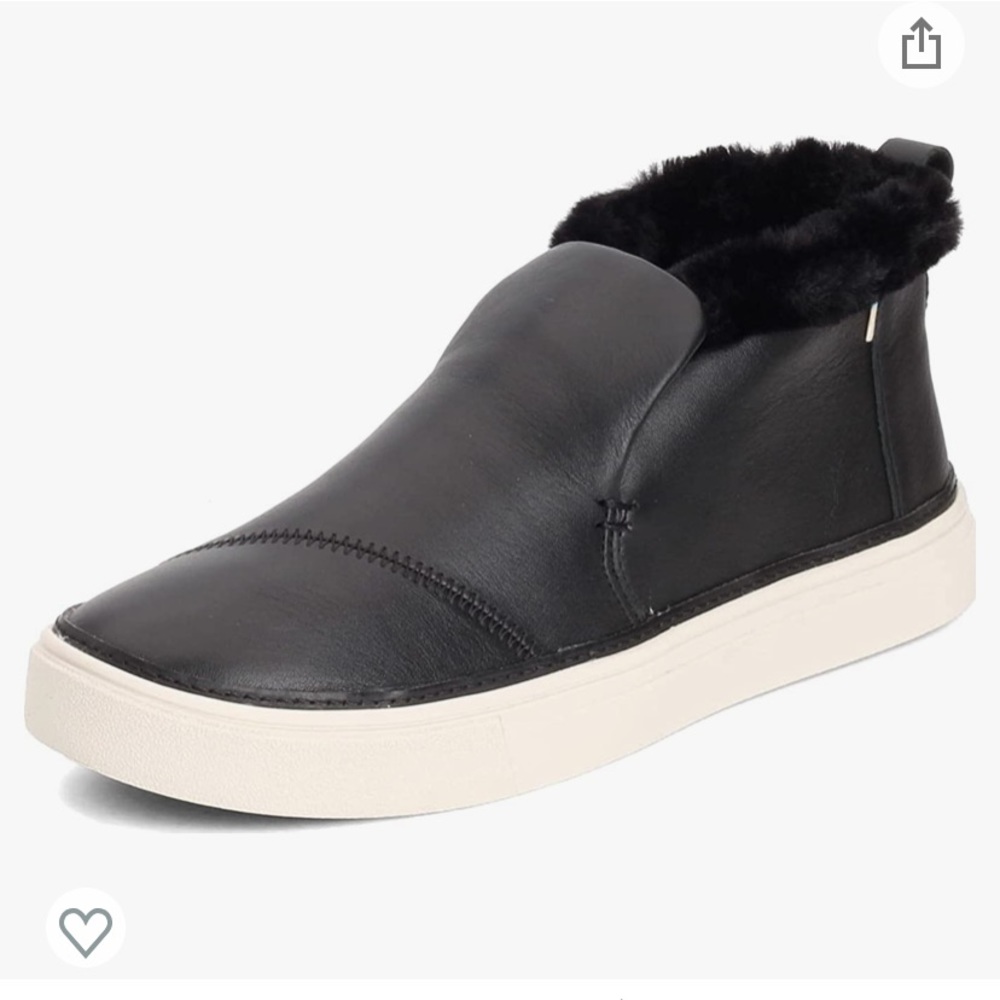 Tom’s black Paxton sneaker. Black leather and faux fur. Euc size 9
